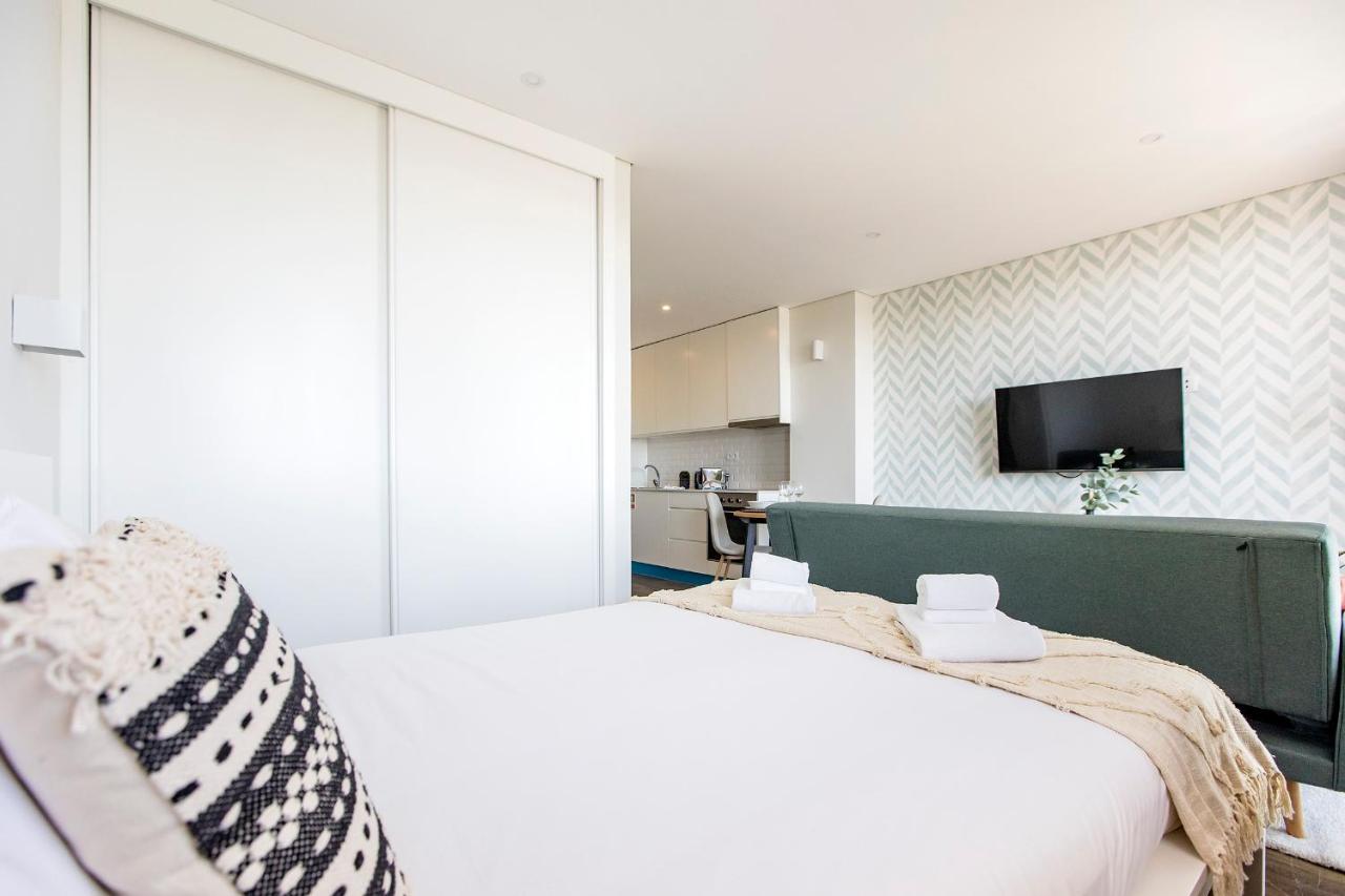 Elegant Studio W/ Ac & Balcony By Lovelystay Porto Exterior photo