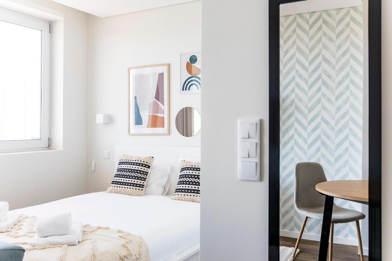 Elegant Studio W/ Ac & Balcony By Lovelystay Porto Exterior photo