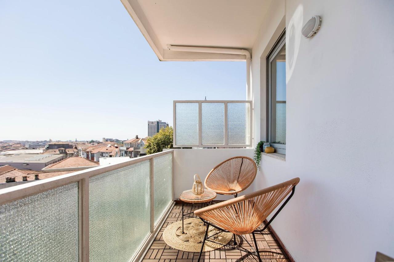 Elegant Studio W/ Ac & Balcony By Lovelystay Porto Exterior photo
