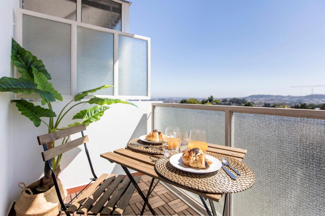 Elegant Studio W/ Ac & Balcony By Lovelystay Porto Exterior photo