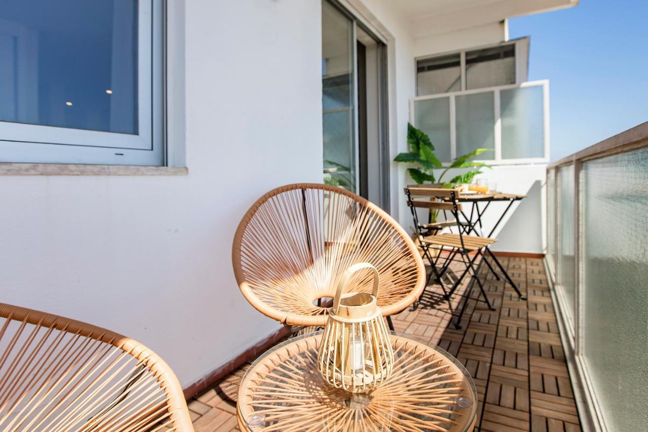 Elegant Studio W/ Ac & Balcony By Lovelystay Porto Exterior photo