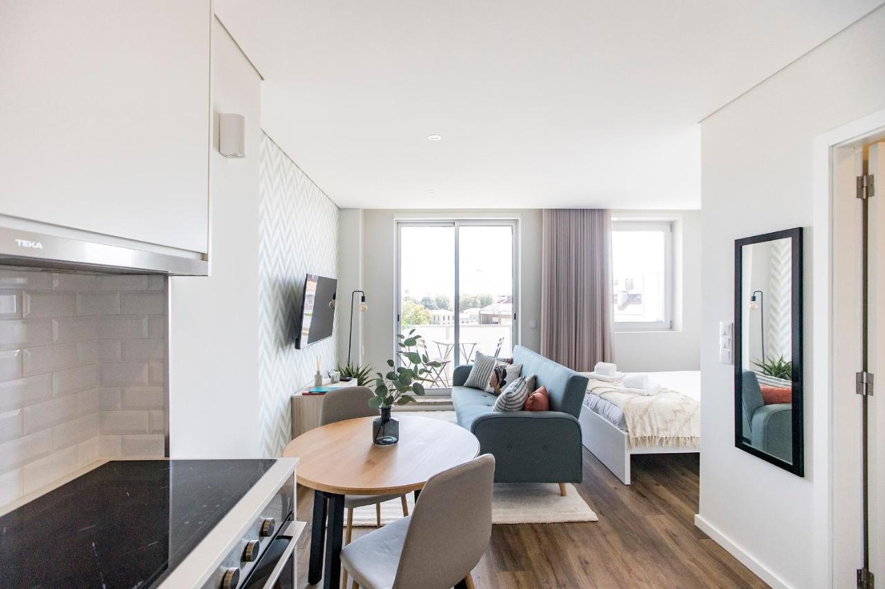 Elegant Studio W/ Ac & Balcony By Lovelystay Porto Exterior photo