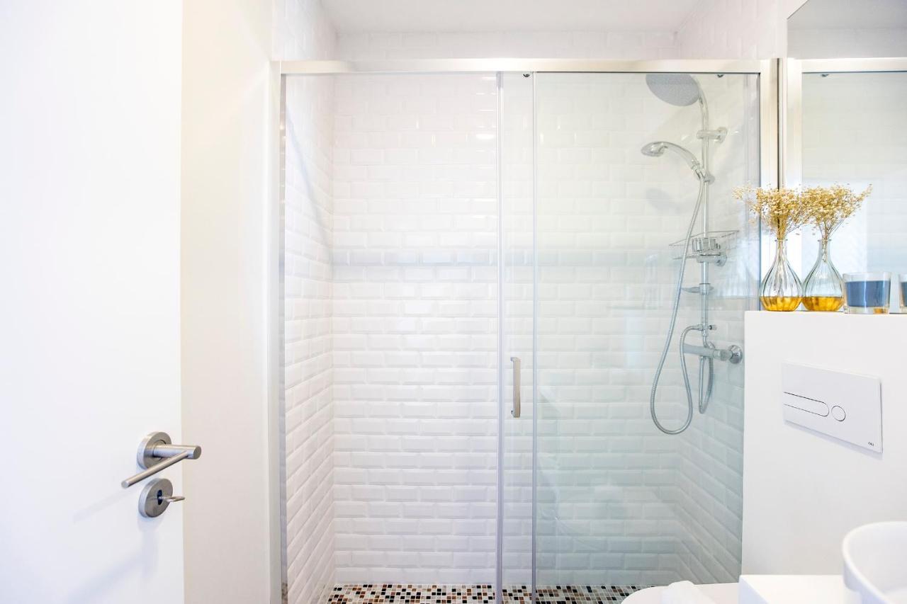 Elegant Studio W/ Ac & Balcony By Lovelystay Porto Exterior photo